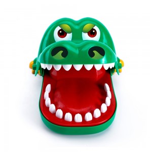 Funny tricky kids party interactive crazy tabletop crocodile teeth bite finger game toy