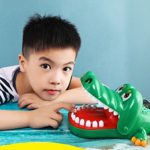 Funny tricky kids party interactive crazy tabletop crocodile teeth bite finger game toy