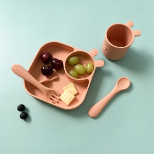 food grade Baby Feeding 4 Sets silicone Plate Bowl And Spoon Dinner Tableware Bpa Free Children Bibs Silicone Dinnerware