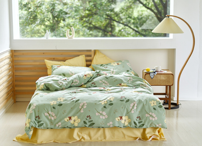 Simple Floral Four-piece Bedding Set